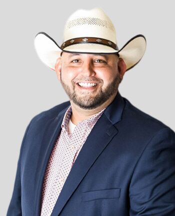 Manny De Leon Jr. Headshot.