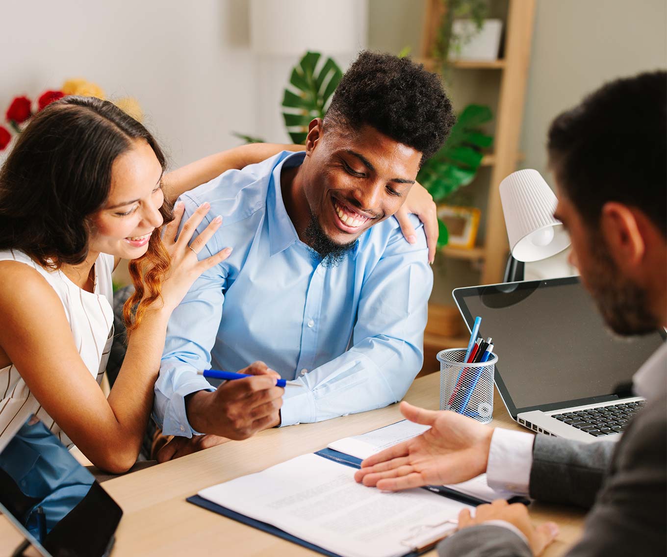 Couple sits down with mortgage loan officer to calculate how much it would cost for them to refinance.