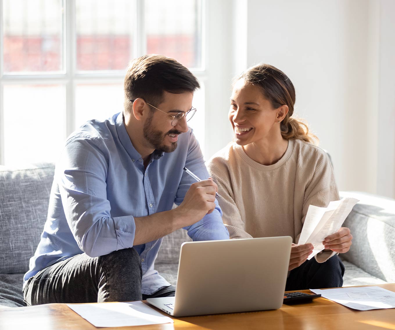 Couple sitting in front of computer calculates their mortgage payments and creates an amortization schedule.